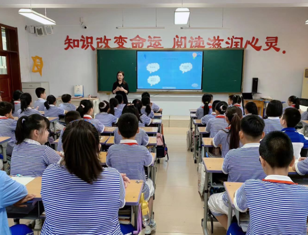 跟着心思教育的不断让每个学生都能成人成才是校园永久的追求 跟着心思教育的不断让每个学生都能成人成才是校园永久的追求