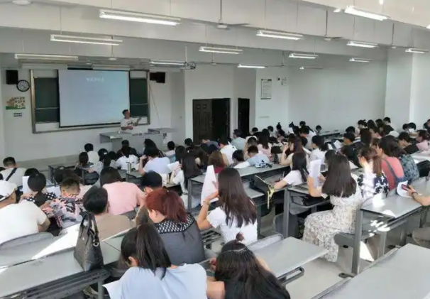 构建职业教育升学立交桥夯实产业集群高质量开展的技能人才之