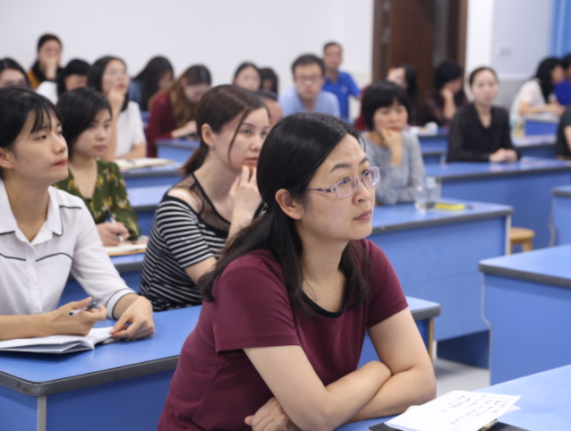 教育家精力为引领深化教师办理点评变革用数字化赋能教师成长 教育家精力为引领深化教师办理点评变革用数字化赋能教师成长